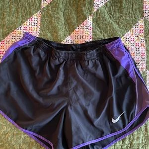 Nike women running shorts sz medium